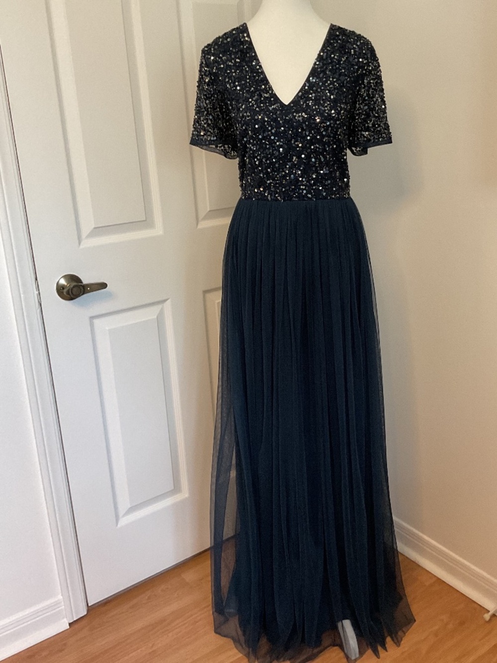 ⭐️ Maya Deluxe Women's V-Neck Navy Gown - size tag missing - Picture 2 of 11